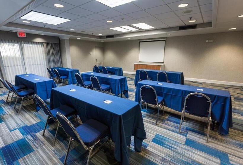 בית מלון כפרי Holiday Inn Express & Suites Wilmington University Center, An Ihg