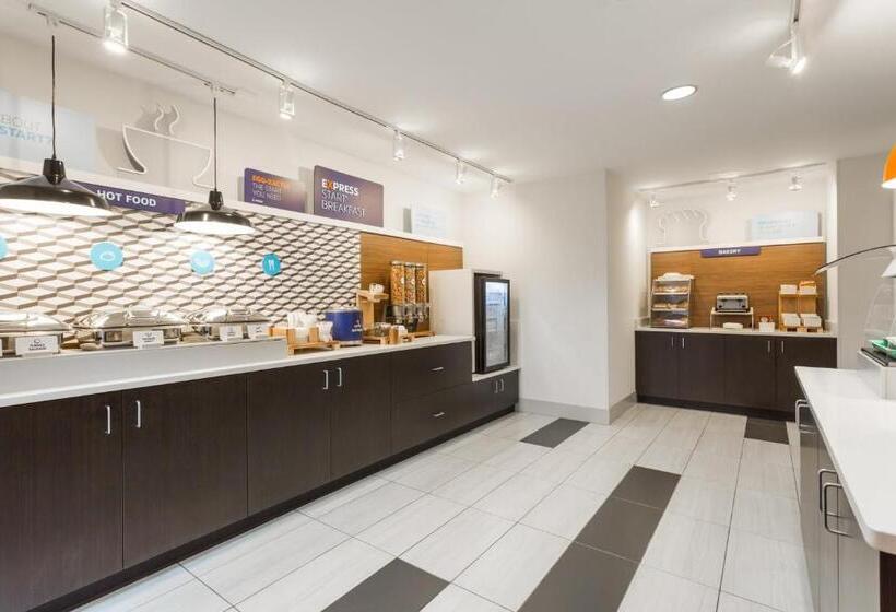 هتل Holiday Inn Express & Suites Wilmington University Center, An Ihg