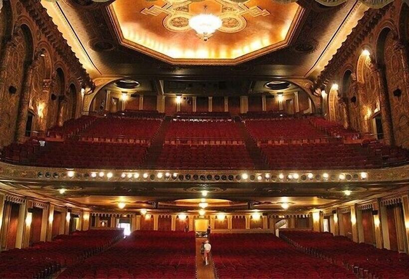 Отель Holiday Inn Express Syracuse Airport, An Ihg