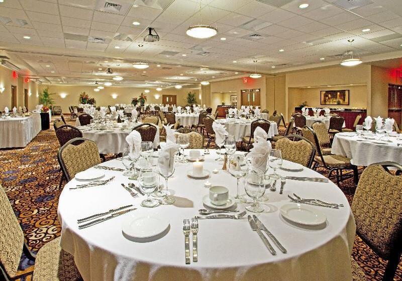 هتل Holiday Inn Purdue   Fort Wayne, An Ihg