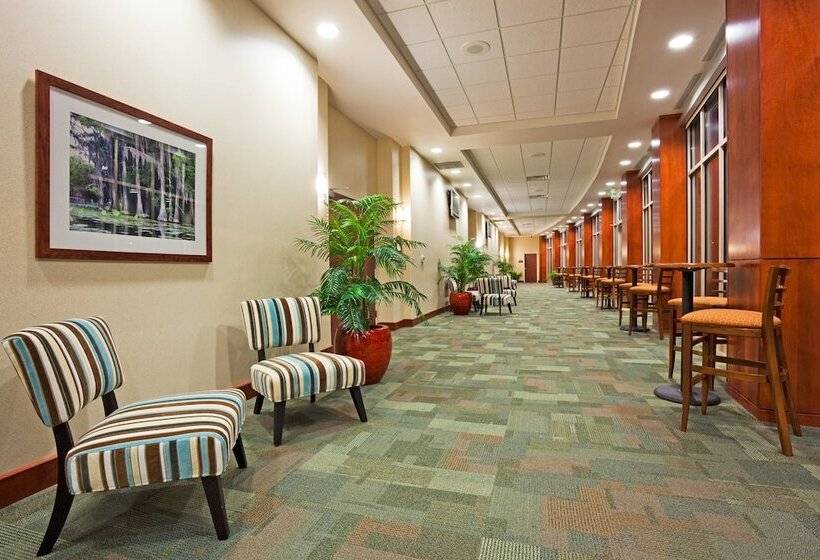 Отель Holiday Inn Madison At The American Center, An Ihg