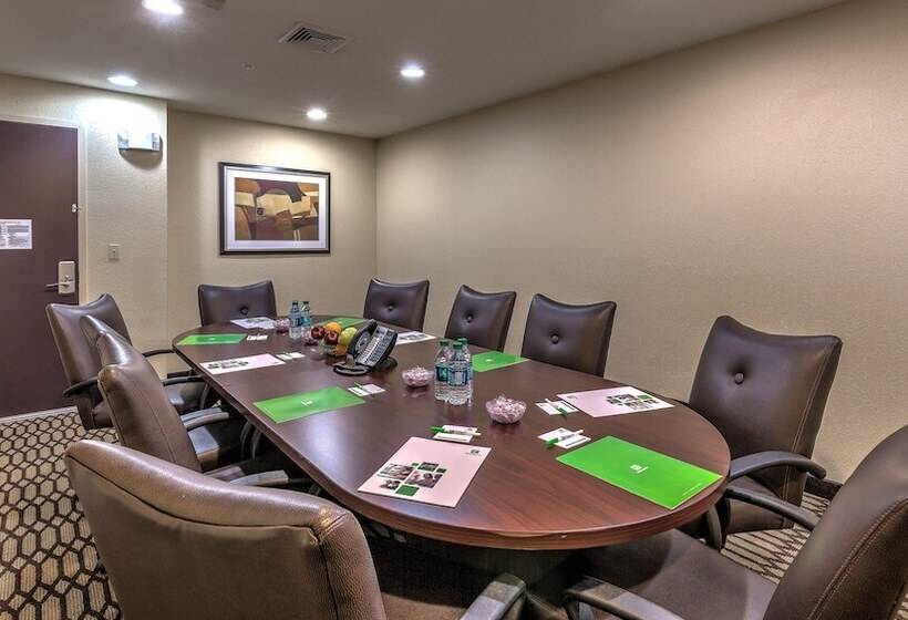 فندق Holiday Inn North Quail Springs, An Ihg
