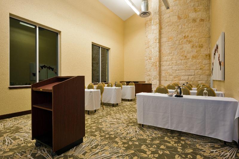 هتل Holiday Inn San Antonio Northwest  Seaworld Area, An Ihg