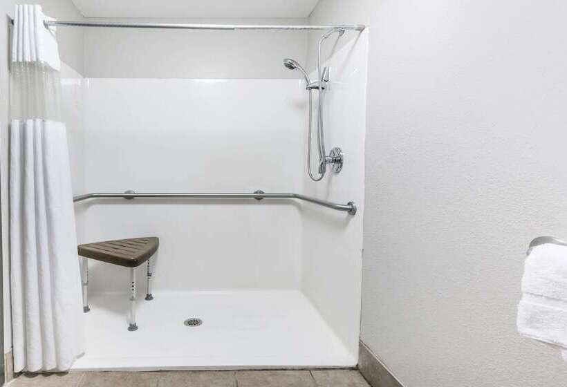 هتل Howard Johnson By Wyndham Lafayette