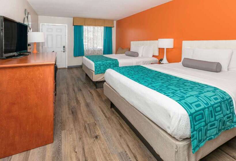 هتل Howard Johnson By Wyndham Lafayette