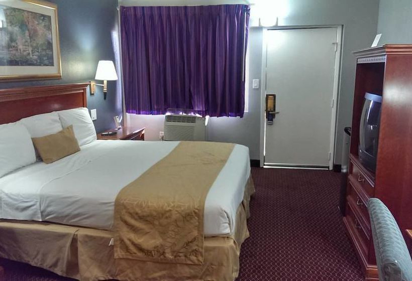 هتل Travelodge By Wyndham Flagstaff Near I40