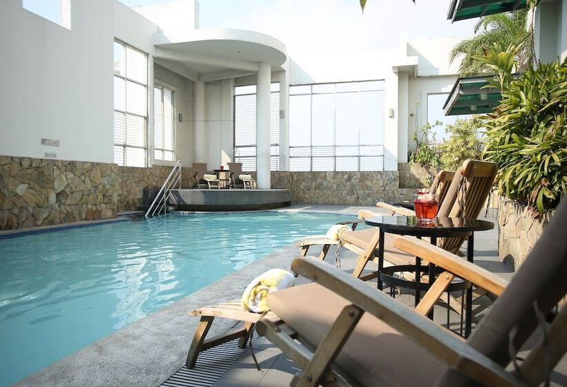 Lancaster Hotel Manila