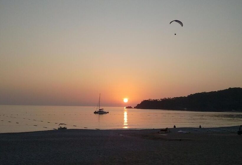 Отель Magic Tulip Beach