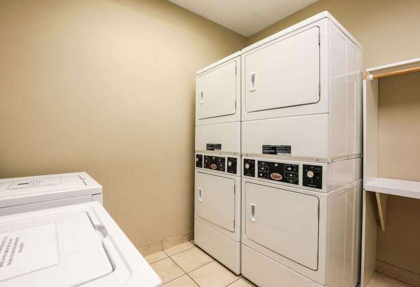 ホテル Mainstay Suites Fitchburg  Madison