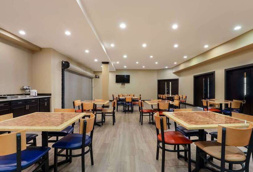 ホテル Mainstay Suites Fitchburg  Madison