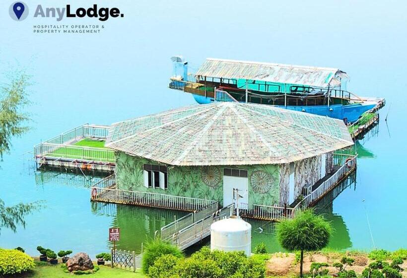 فندق Marina Island Pangkor Resort &