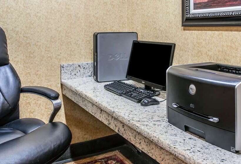 ホテル Quality Inn & Suites Ann Arbor Hwy 23