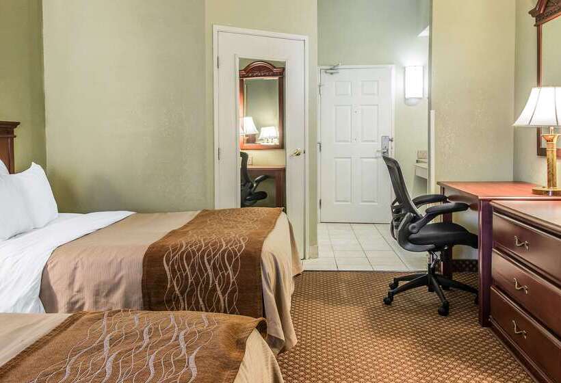 ホテル Quality Inn & Suites Ann Arbor Hwy 23