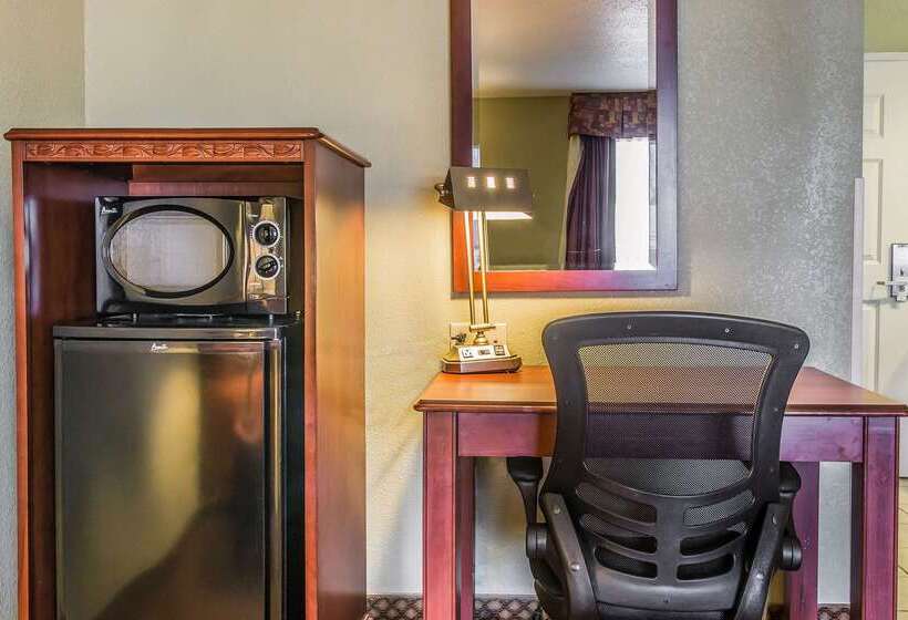 ホテル Quality Inn & Suites Ann Arbor Hwy 23