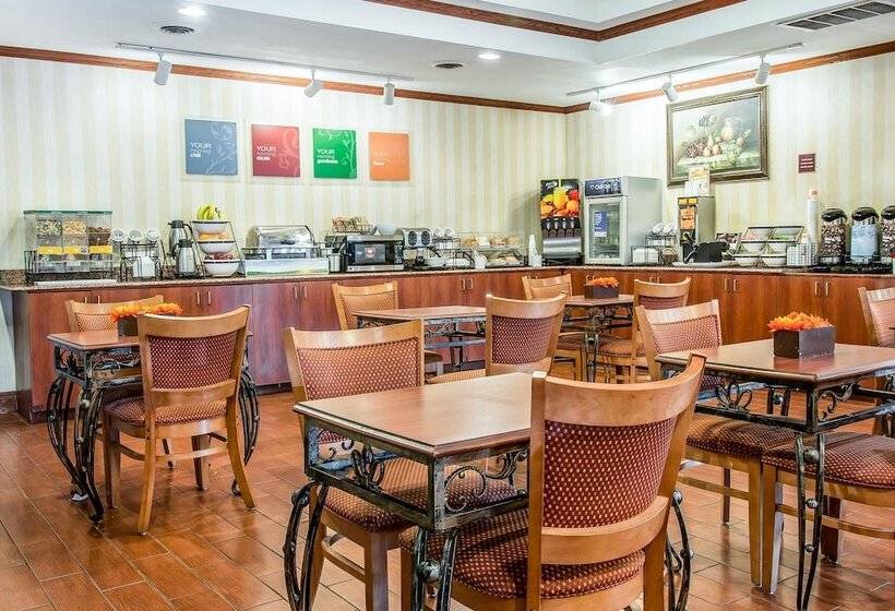 ホテル Quality Inn & Suites Ann Arbor Hwy 23