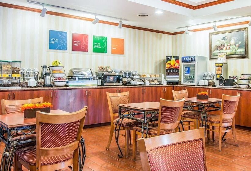 ホテル Quality Inn & Suites Ann Arbor Hwy 23