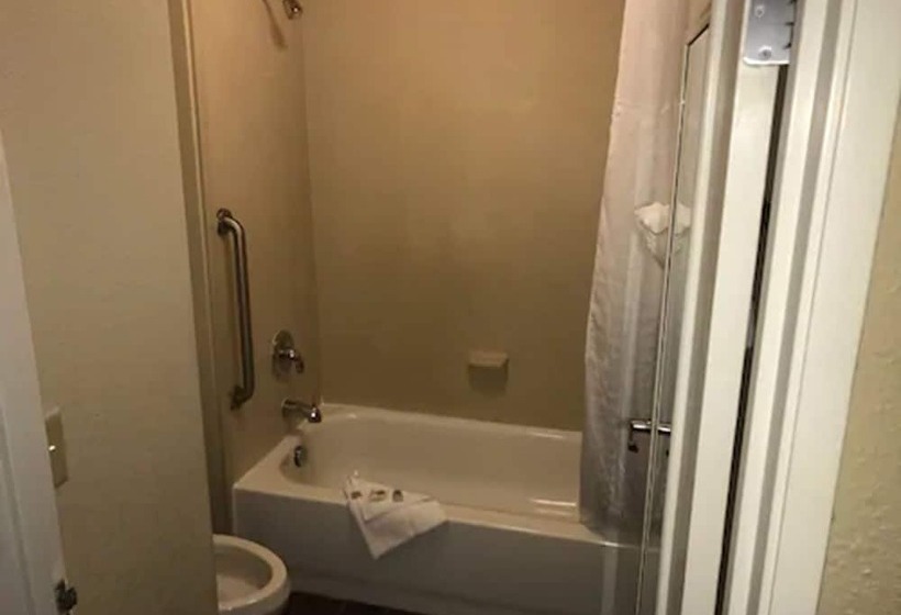 ホテル Quality Inn & Suites Ann Arbor Hwy 23