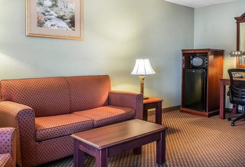 هتل Quality Inn & Suites Ann Arbor Hwy 23
