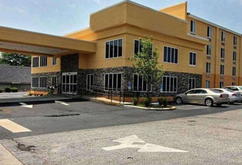 Hotel Quality Inn & Suites Greenville Near Downtown
