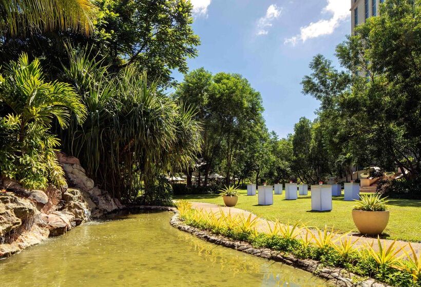 هتل Radisson Blu Cebu