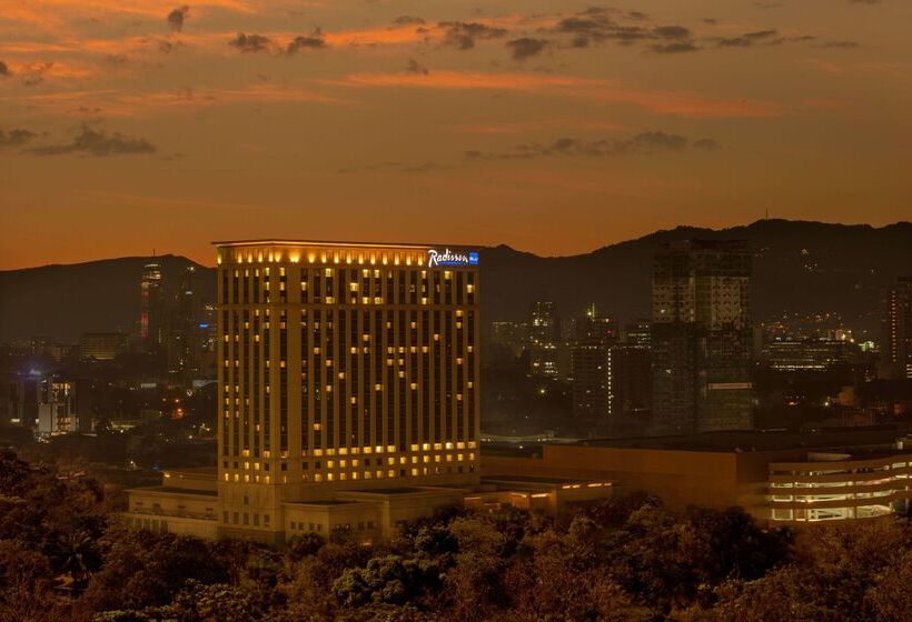 هتل Radisson Blu Cebu