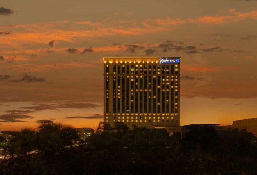 هتل Radisson Blu Cebu