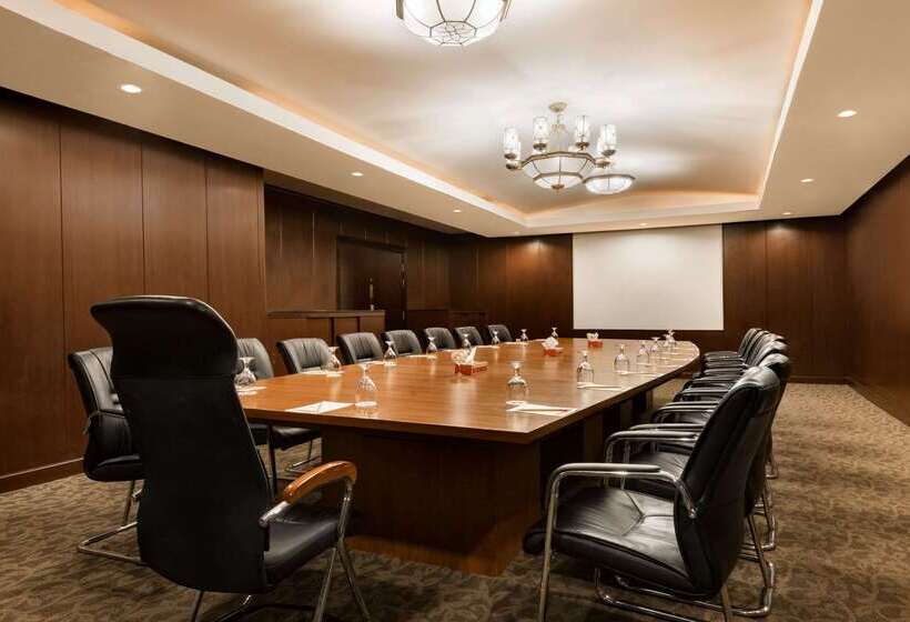 Hotel Ramada Plaza By Wyndham Karachi Airport