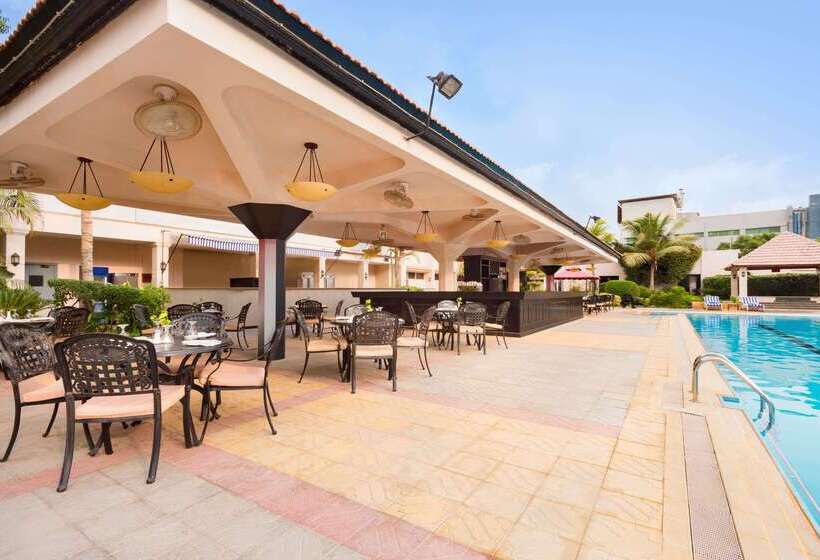 Hotel Ramada Plaza By Wyndham Karachi Airport