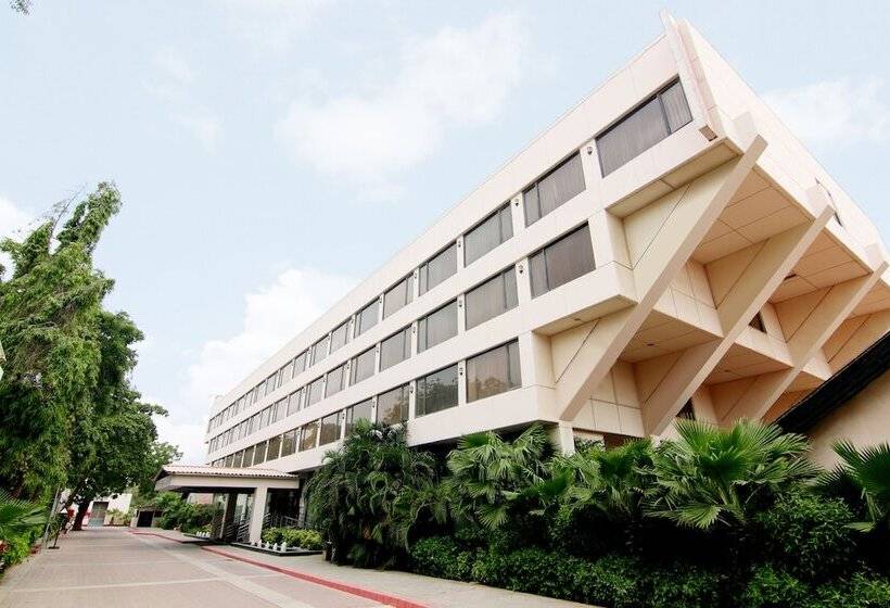 Hotel Ramada Plaza By Wyndham Karachi Airport