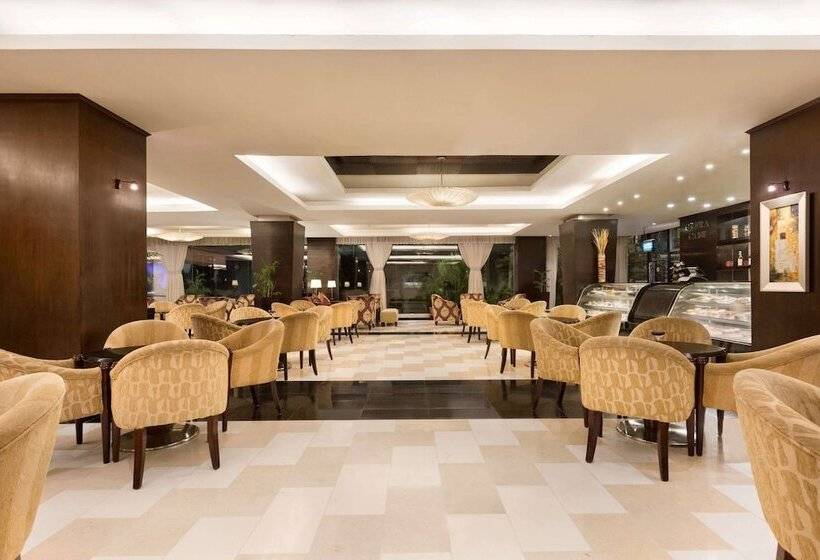 Hotel Ramada Plaza By Wyndham Karachi Airport