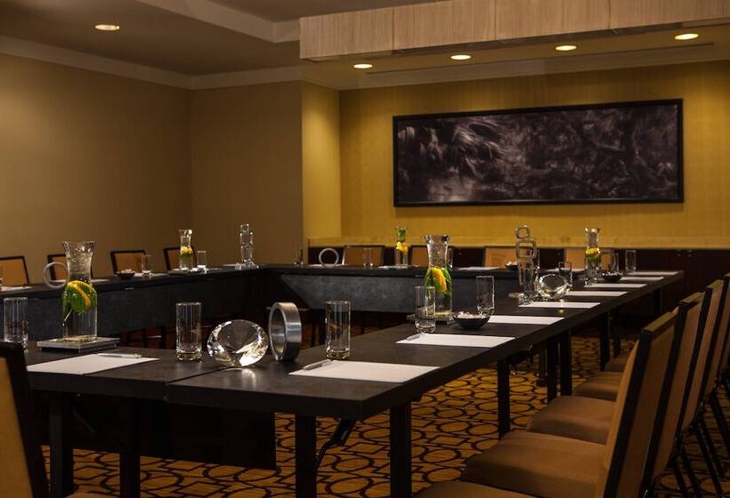 هتل Renaissance Baton Rouge