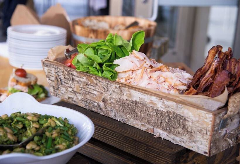 Renaissance Minneapolis Hotel, The Depot