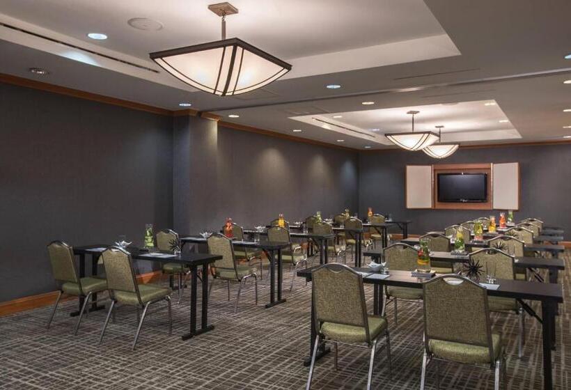 هتل Renaissance Raleigh North Hills