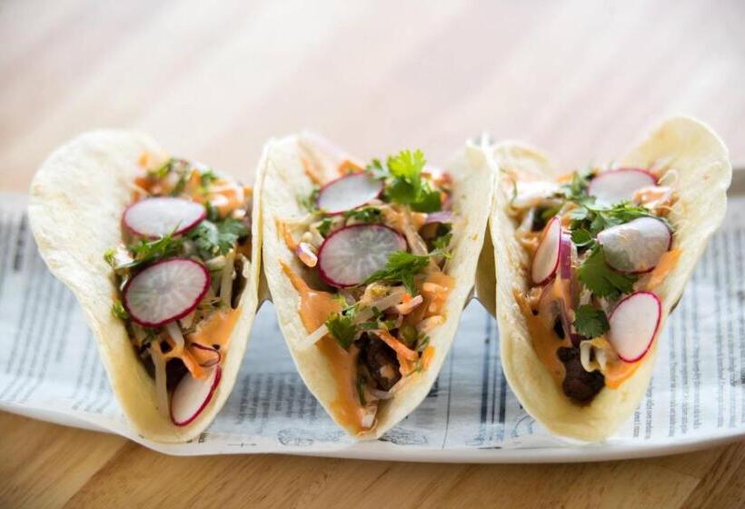 هتل Renaissance Raleigh North Hills