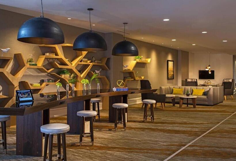 هتل Renaissance Raleigh North Hills