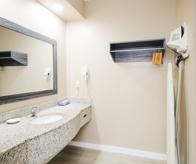 酒店 Sapphire Inn & Suites