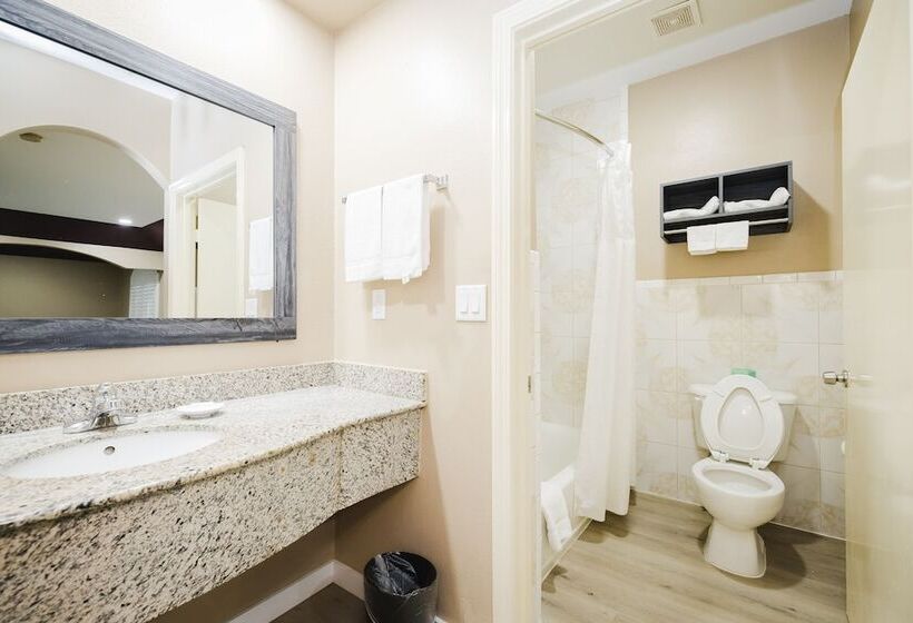 酒店 Sapphire Inn & Suites