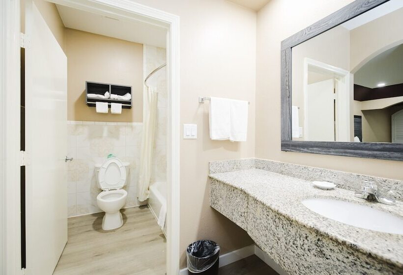 בית מלון כפרי Sapphire Inn & Suites