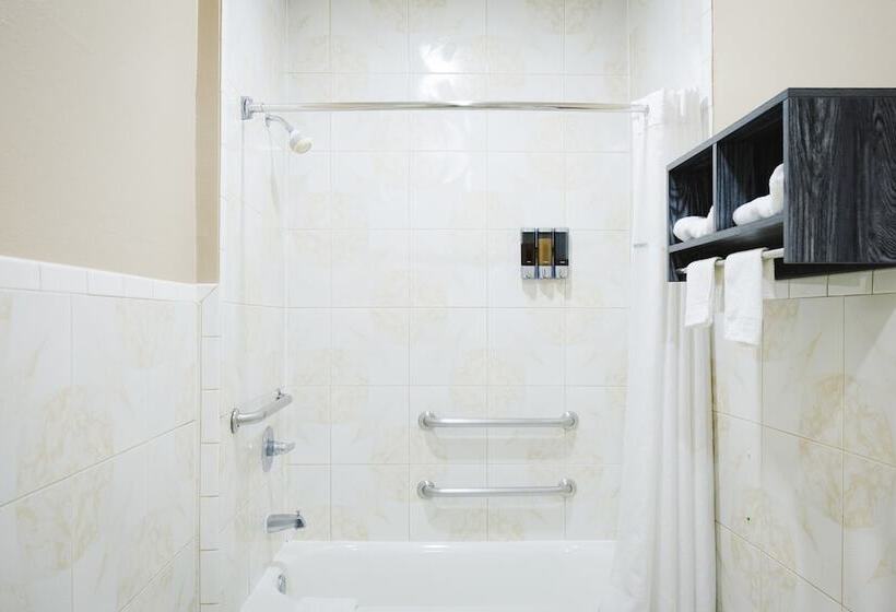 בית מלון כפרי Sapphire Inn & Suites