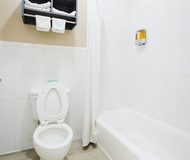 בית מלון כפרי Sapphire Inn & Suites