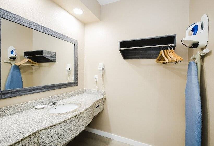 酒店 Sapphire Inn & Suites