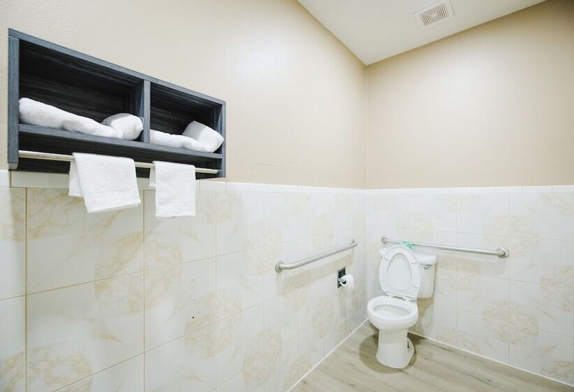 בית מלון כפרי Sapphire Inn & Suites