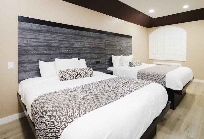 בית מלון כפרי Sapphire Inn & Suites