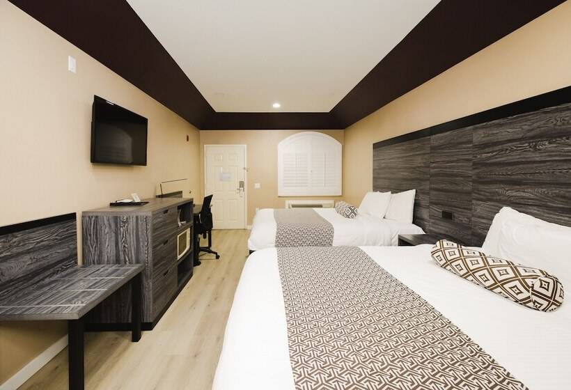 בית מלון כפרי Sapphire Inn & Suites