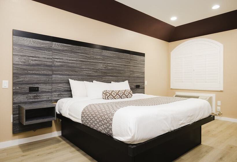 בית מלון כפרי Sapphire Inn & Suites