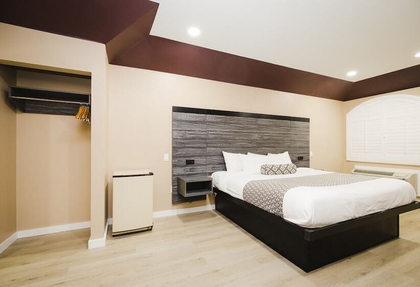 בית מלון כפרי Sapphire Inn & Suites