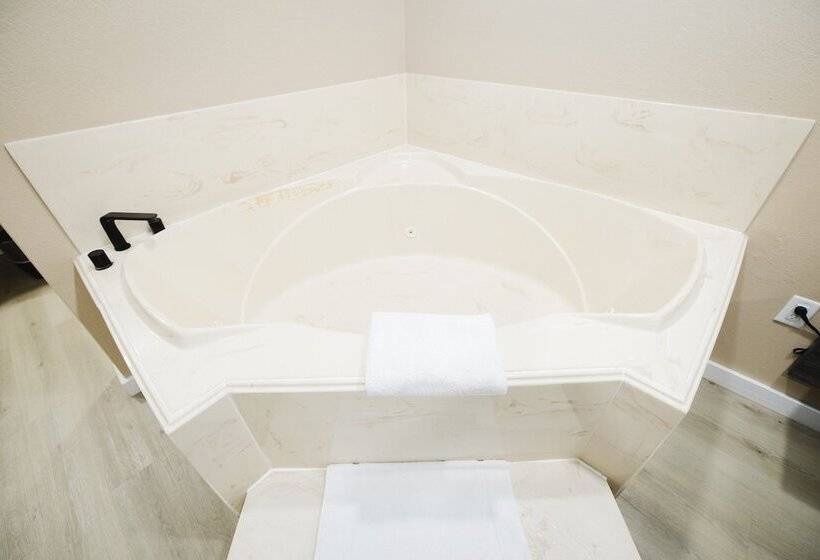 酒店 Sapphire Inn & Suites