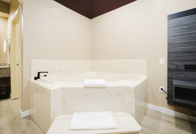 בית מלון כפרי Sapphire Inn & Suites