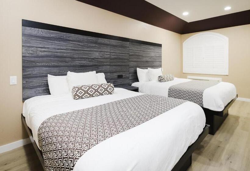 酒店 Sapphire Inn & Suites