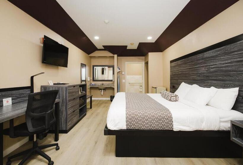 בית מלון כפרי Sapphire Inn & Suites